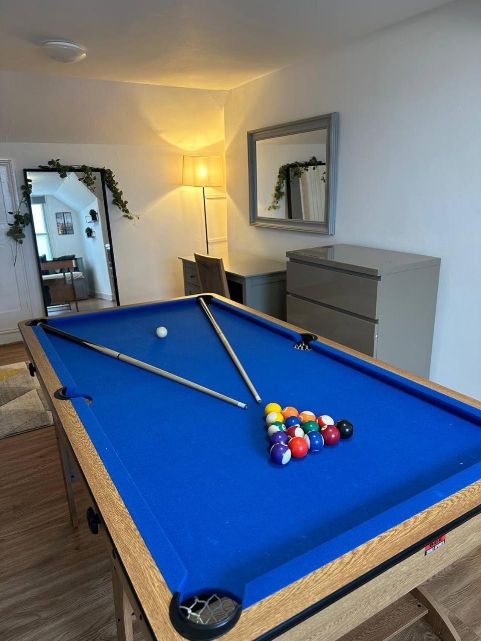 3 Bed Flat With Pool Table Appartement Cambridge  Buitenkant foto